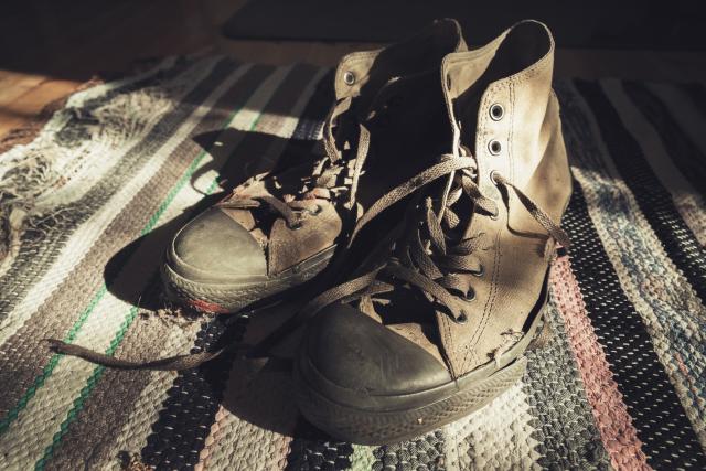 Zašto bi trebalo da se izujete čim dođete kući